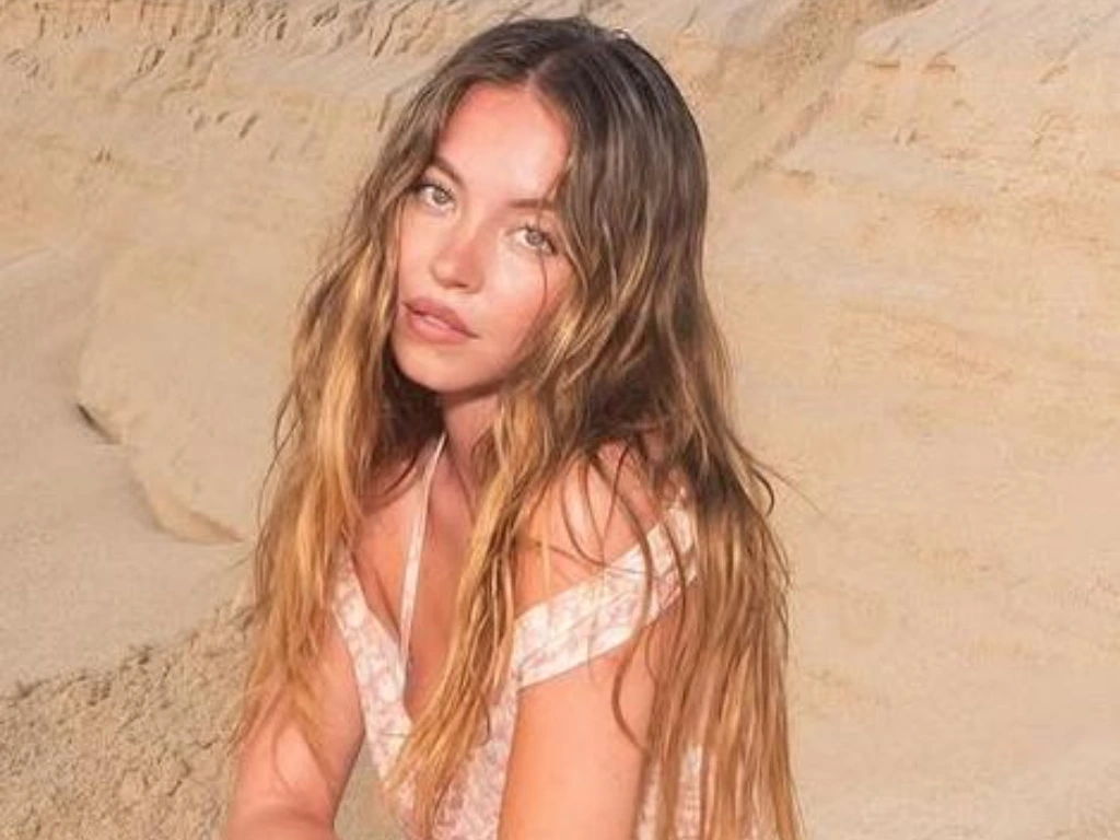 Sydney Sweeney is rumoured to be dating Scooter Braun.